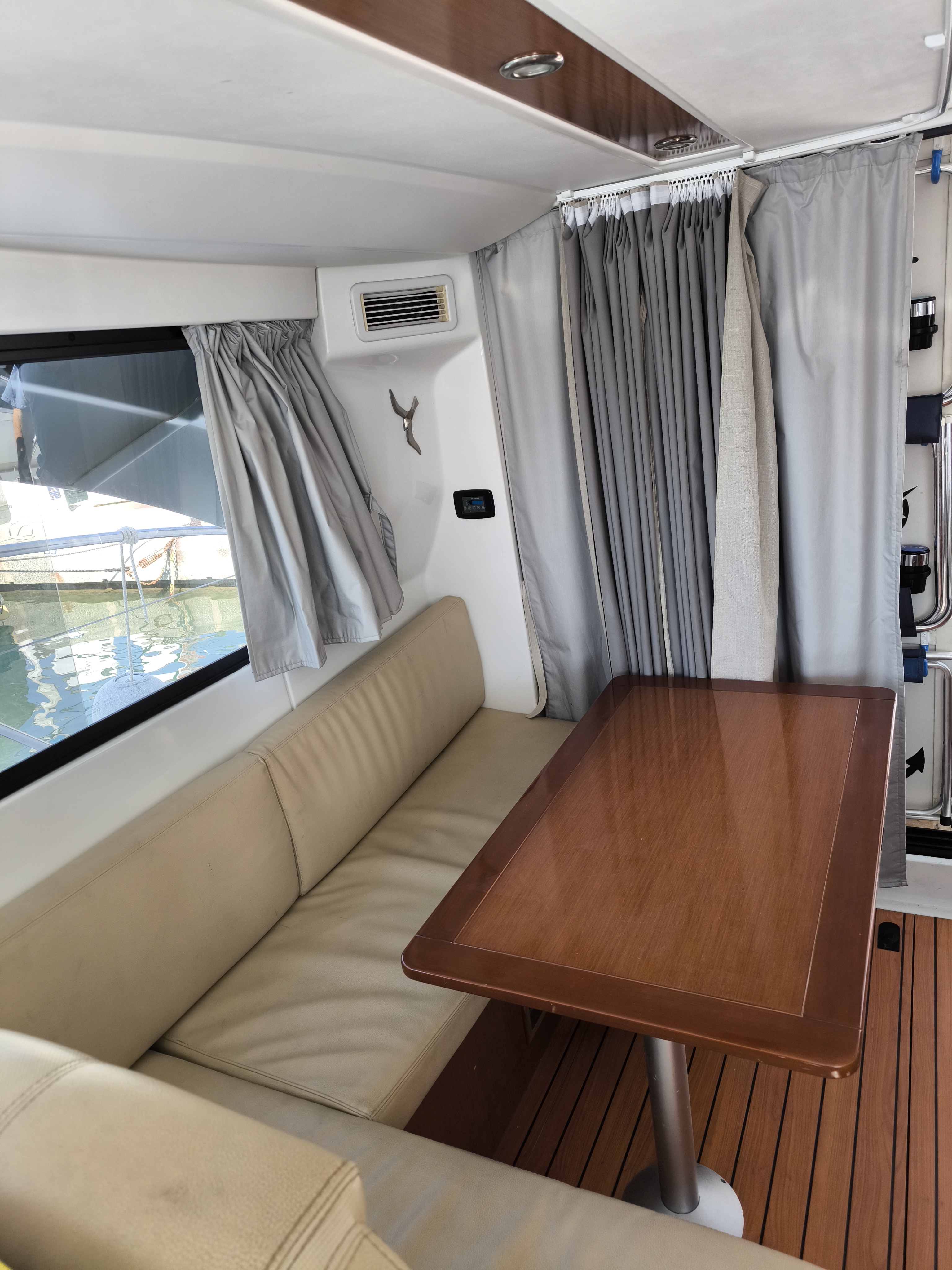 slider 28 Beneteau Antares 36